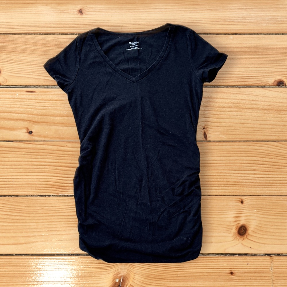 Motherhood Maternity black XS maternity t-shirt with ruched sides